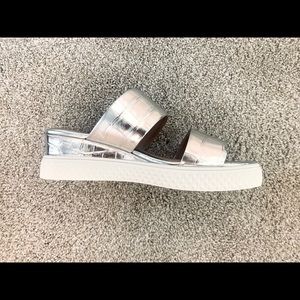 AEROSOLES Sandals NEW NEVER WORN - 9.5 -Silver